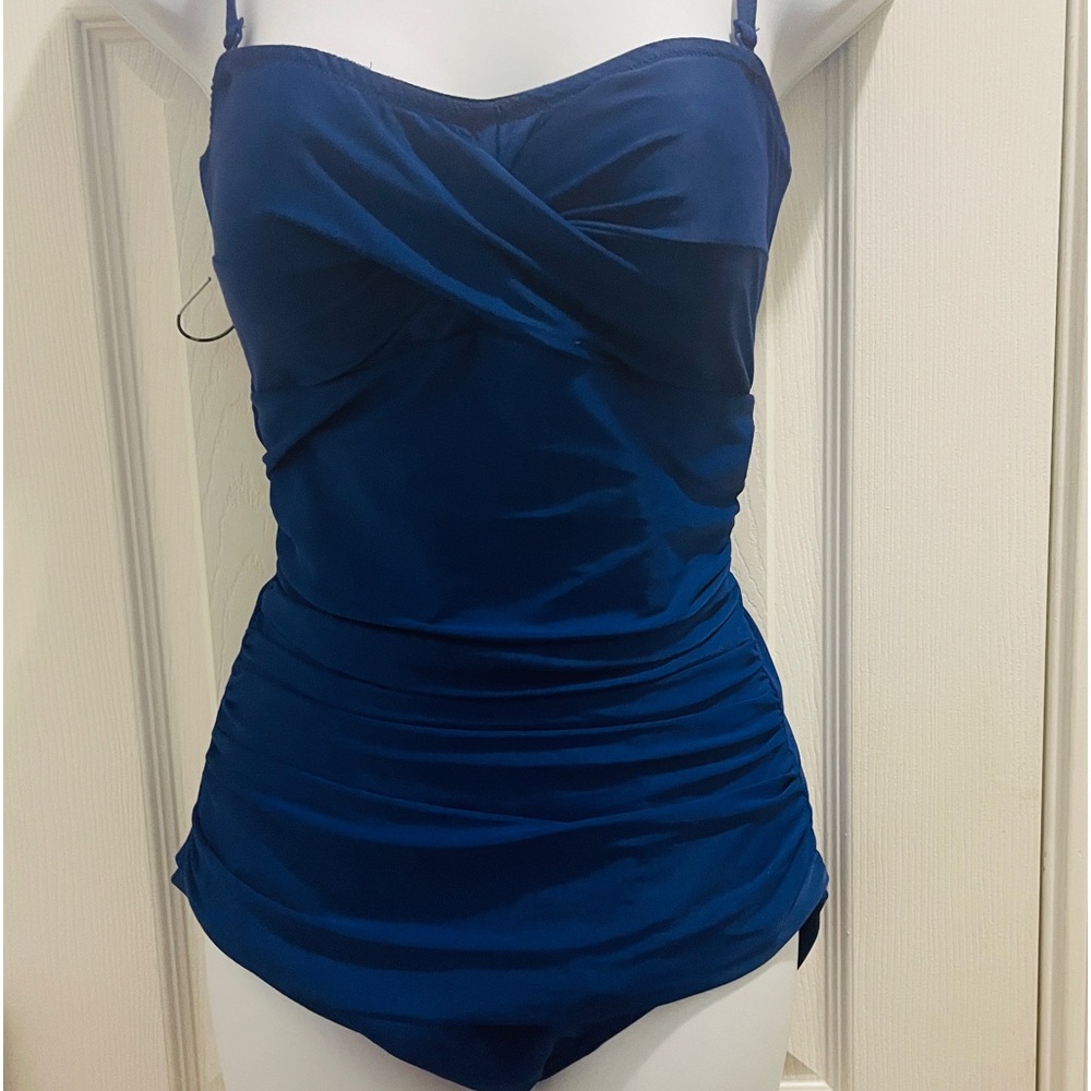 Croft & Barrow slimming and stunning ruched. Sz 12